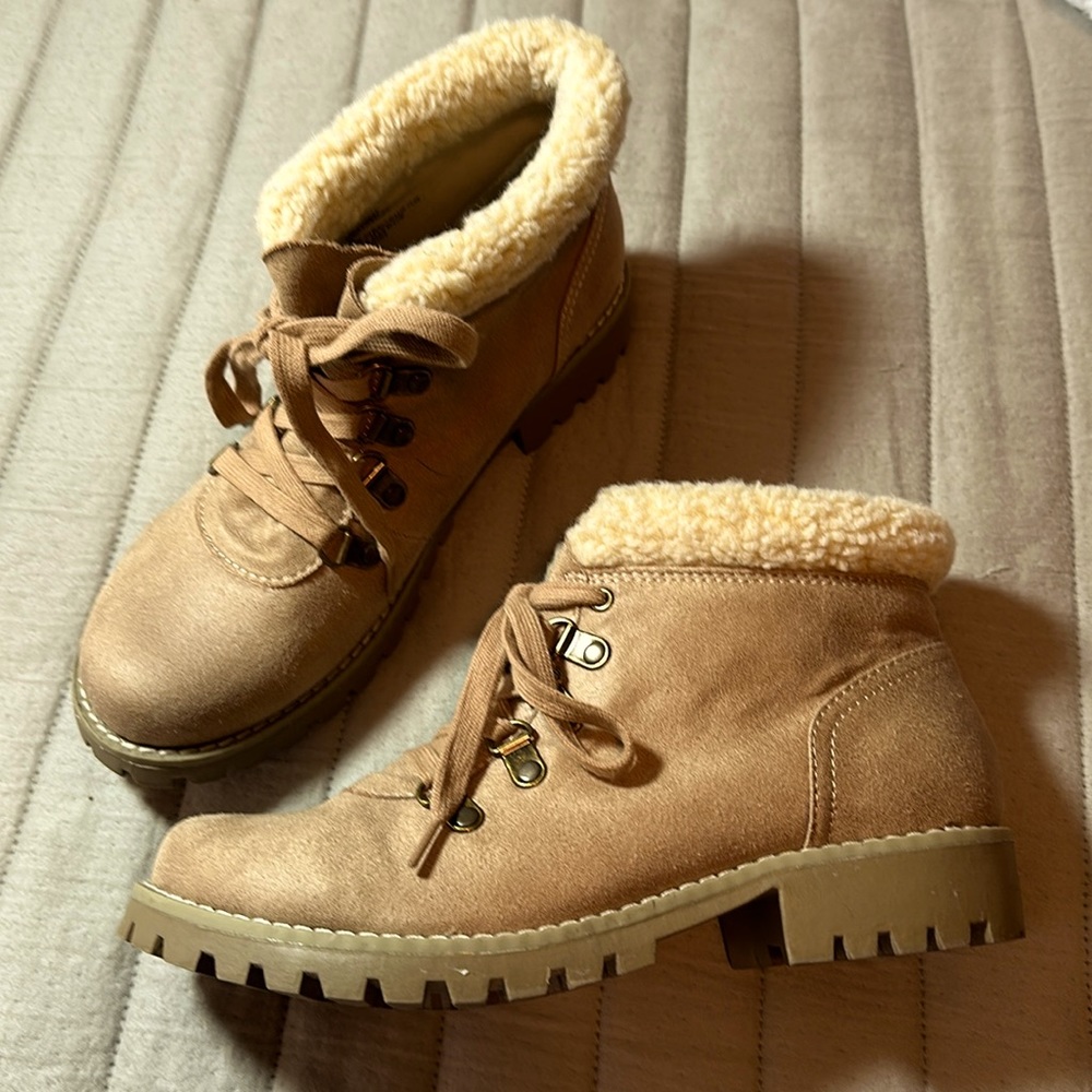 Cliff by White Mountain boots, size 7.5 lug